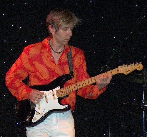 Eric Johnson Creates a Vibe!