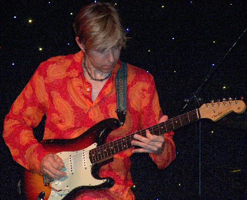 Eric Johnson Creates a Vibe!