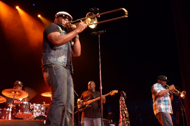 Robert Randolph and the Family Band - New Jersey Homecoming