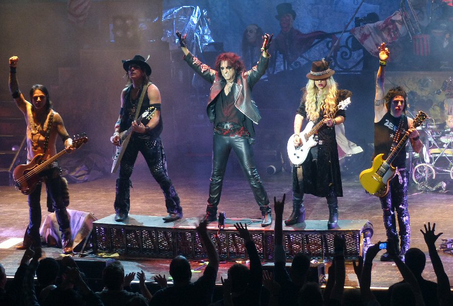 Alice Cooper Raises the Dead and Treats Fans to a Tricked Out Show in Morristown