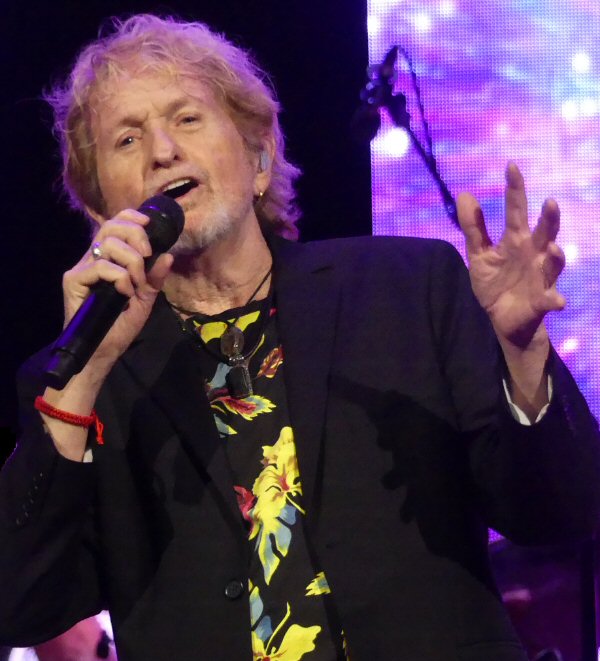 Jon Anderson Puts His Hands to Work at the Ryman